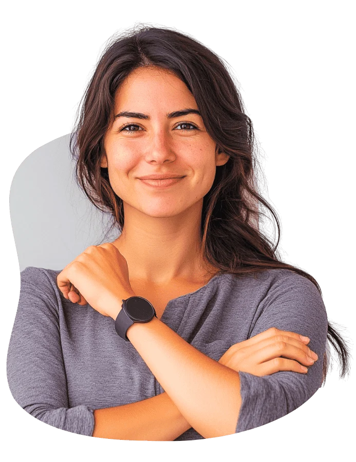 Mujer sonriente y amable, al costado de la sección de preguntas frecuentes